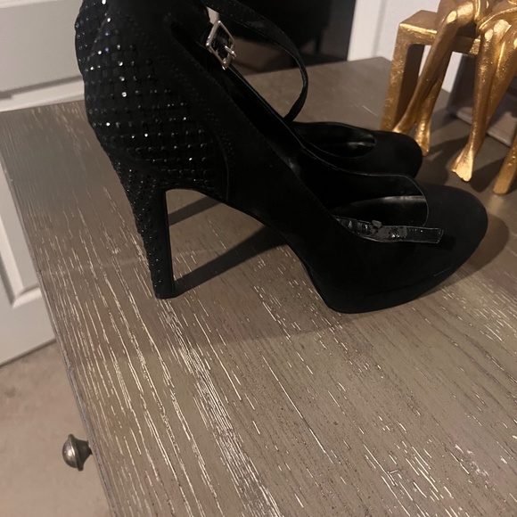 Shoes - Picture 5 of 6